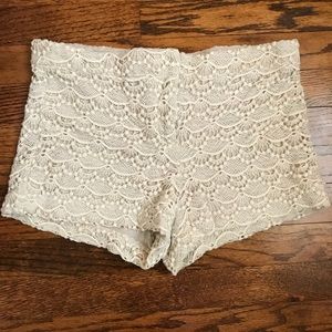 Express cream lace shorts - size 4